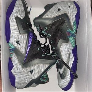 Lebron XI Shoes